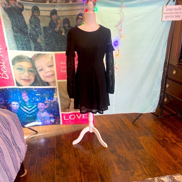 Moving SaleAll Proceeds GO to Bloomin IN LOVE Inc - Picture 2 of 7